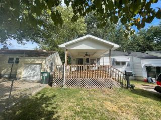 Foreclosed Home - 1900 N BROADWAY AVE, 65803