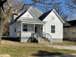 Foreclosed Home - 927 E DIVISION ST, 65803