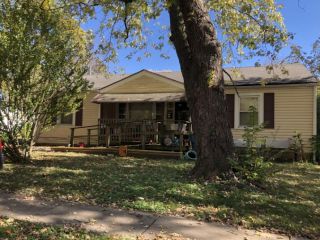 Foreclosed Home - 2036 N PICKWICK AVE, 65803