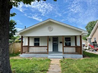 Foreclosed Home - 827 W TURNER ST, 65803