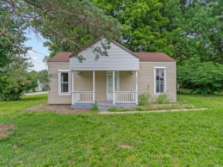 Foreclosed Home - 2028 N HOFFMAN AVE, 65803