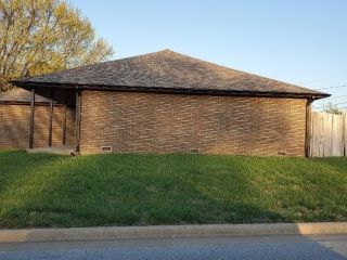 Foreclosed Home - 2206 E PARKWOOD ST, 65803