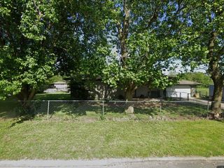 Foreclosed Home - 1124 S LONE PINE AVE, 65804