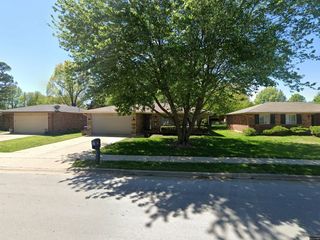 Foreclosed Home - 1425 S LOVERS LN, 65804