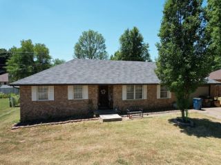 Foreclosed Home - 1350 E WALNUT LAWN ST, 65804