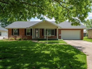 Foreclosed Home - 1914 E MEADOW DR, 65804