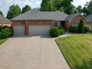 Foreclosed Home - 2523 E OLD IVY ST, 65804