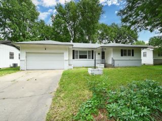 Foreclosed Home - 1505 E GLENWOOD ST, 65804