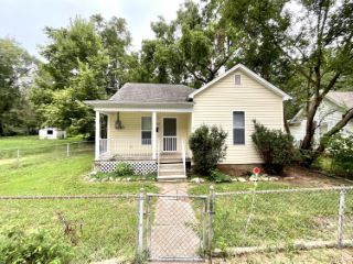 Foreclosed Home - 1200 W HARRISON ST, 65806