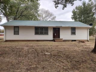 Foreclosed Home - 319 N 3RD ST, 66040