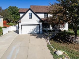 Foreclosed Home - 704 COTTONWOOD DR, 66043