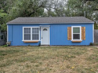 Foreclosed Home - 1539 LINDENWOOD LN, 66044
