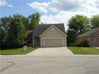 Foreclosed Home - 733 MEADOW LN, 66048