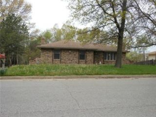 Foreclosed Home - 3800 LAKEVIEW DR, 66048