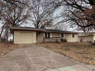 Foreclosed Home - 2214 WESTCHESTER RD, 66049