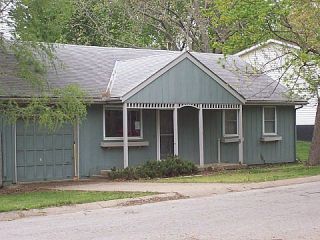 Foreclosed Home - 701 S 11TH ST, 66053