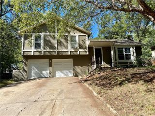 Foreclosed Home - 325 S MEADOWBROOK LN, 66062