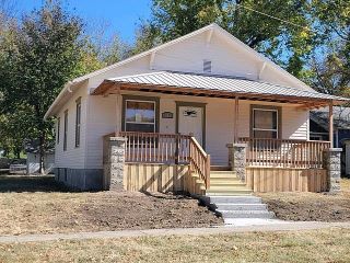 Foreclosed Home - 513 8TH ST, 66064