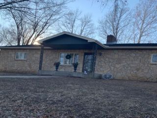 Foreclosed Home - 810 CHEROKEE ST, 66066