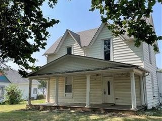 Foreclosed Home - 910 LIBERTY ST, 66066