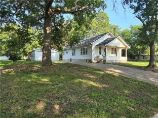 Foreclosed Home - 834 N CHERRY ST, 66067