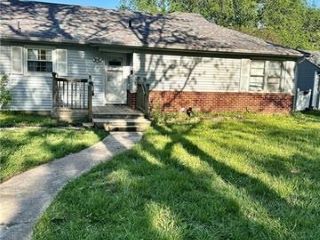 Foreclosed Home - 1421 S CEDAR ST, 66067