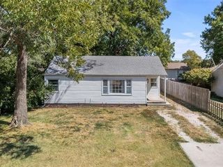 Foreclosed Home - 421 N SYCAMORE ST, 66067