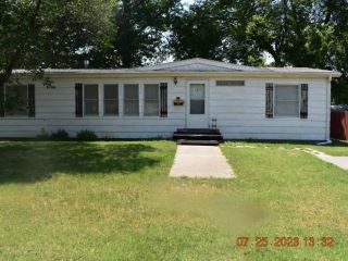 Foreclosed Home - 840 S PECAN ST, 66067