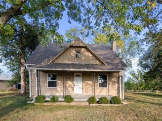 Foreclosed Home - 2933 TENNESSEE RD, 66067