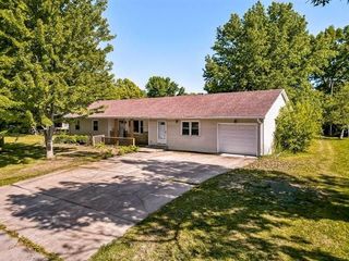 Foreclosed Home - 11 CRESTVIEW DR, 66071