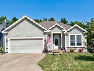 Foreclosed Home - 811 REDBUD DR, 66071