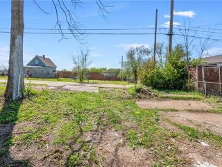 Foreclosed Home - 2040 SPRINGFIELD BLVD, 66101