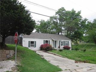 Foreclosed Home - 5000 WALKER AVE, 66102