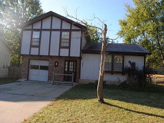 Foreclosed Home - 5611 SUTTON AVE, 66106