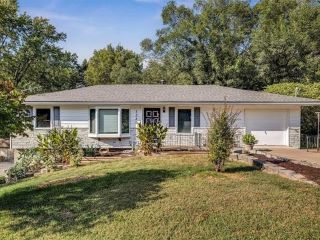 Foreclosed Home - 7320 SLOAN AVE, 66109