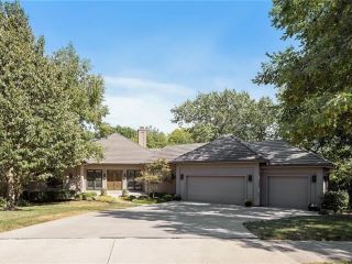 Foreclosed Home - 11817 PAWNEE LN, 66211