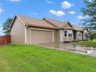 Foreclosed Home - 426 PRAIRIE BEND DR, 66512