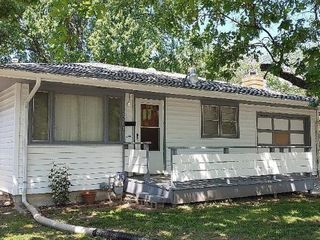 Foreclosed Home - 2201 SE KENTUCKY AVE, 66605