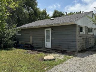 Foreclosed Home - 601 SE 34TH ST, 66605