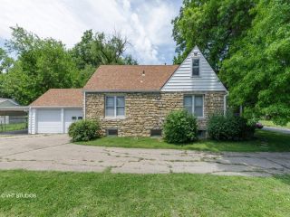 Foreclosed Home - 643 Sw Wayne Ave, 66606