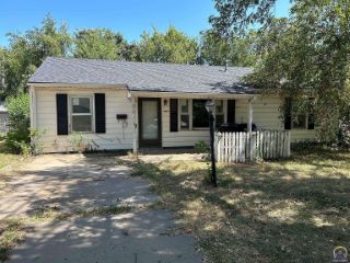 Foreclosed Home - 3418 SW CLARE AVE, 66611