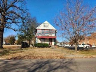 Foreclosed Home - 1021 SW POLK ST, 66612