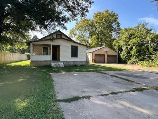 Foreclosed Home - 139 N WEST AVE, 66713