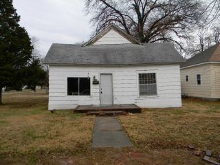 Foreclosed Home - 1610 N GRAND ST, 66762