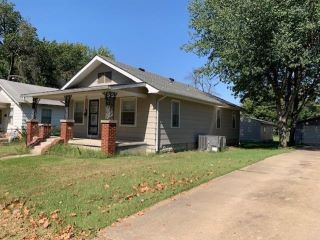 Foreclosed Home - 105 E 21ST ST, 66762