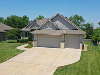 Foreclosed Home - 1002 E WOODSTONE DR, 67002