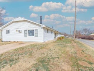 Foreclosed Home - 1702 N 10TH ST, 67005