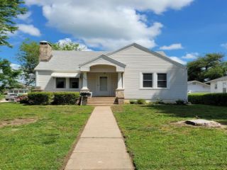 Foreclosed Home - 702 E 2ND ST, 67045