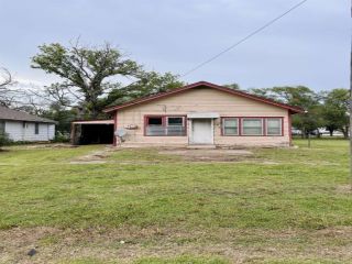 Foreclosed Home - 1114 E VERMONT ST, 67045