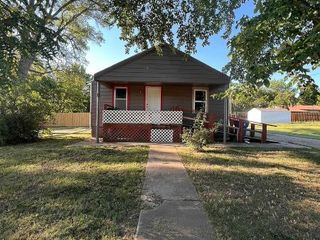 Foreclosed Home - 112 W 13TH ST, 67045